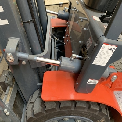 Forklift Modello CPC D 30 Assemblaggio di cilindri idraulici in acciaio per il sistema di inclinazione del carrello elevatore